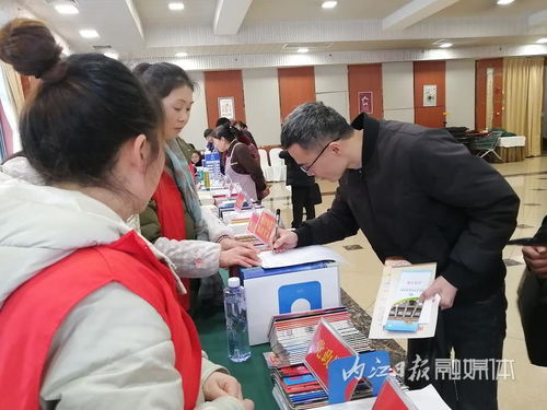 內(nèi)江市市中區(qū)圖書(shū)館首次亮相兩會(huì)現(xiàn)場(chǎng)，提供專(zhuān)業(yè)文獻(xiàn)信息咨詢服務(wù)